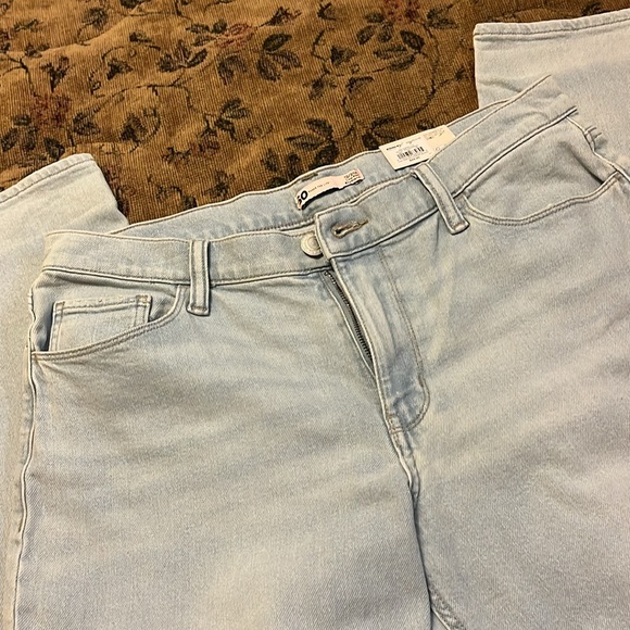 SO Goods for Life Light Wash Boyfriend Low Rise Jean! NWT - Picture 2 of 11